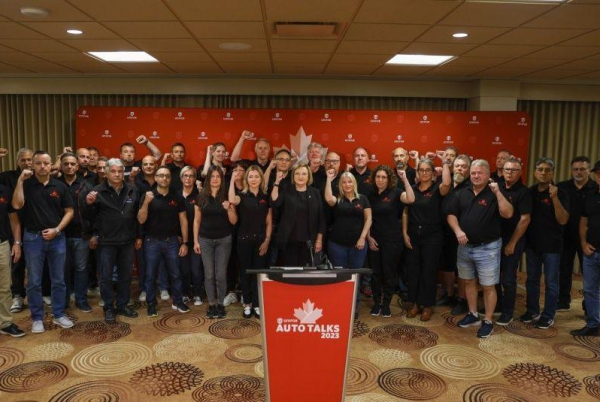 Canadian auto workers vote on Ford agreement calling for 15% wage hike Canadian auto workers vote on Ford agreement calling for 15% wage hike