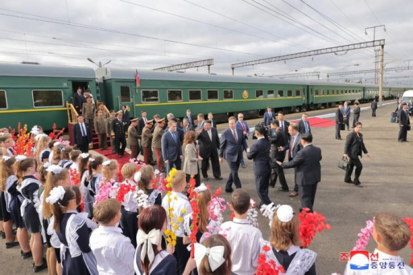 Kim Jong Un, showered with gifts and taken to see ballet, leaves Russia Kim Jong Un, showered with gifts and taken to see ballet, leaves Russia