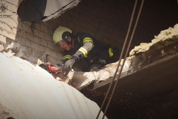 Russian strikes on Ukraine kill two, injure civilians in multiple regions