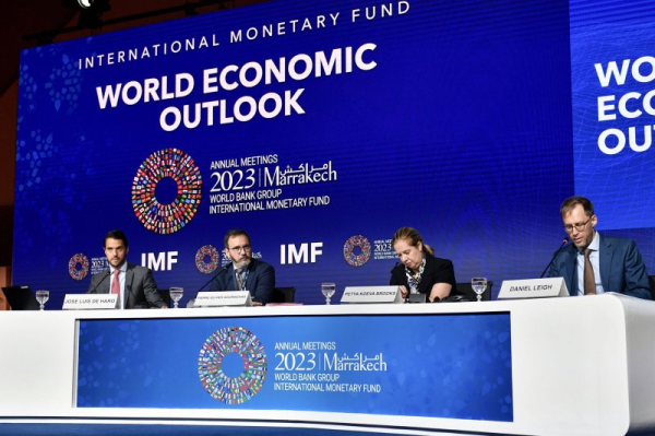 IMF warns of 'divergent growth prospects' amid a global economic slowdown