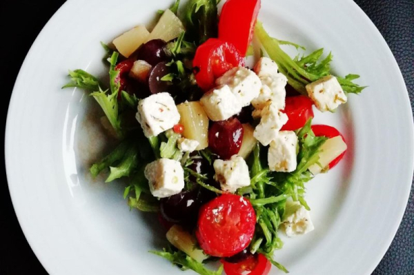 Mediterranean diet, exercise may help adults burn fat, preserve muscle