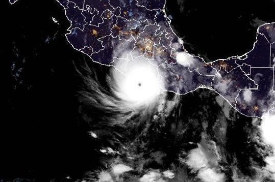 'Nightmare scenario' unfolding as Hurricane Otis nears Acapulco