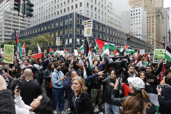 Protesters for Israel, Palestine clash in New York City amid tight security Protesters for Israel, Palestine clash in New York City amid tight security