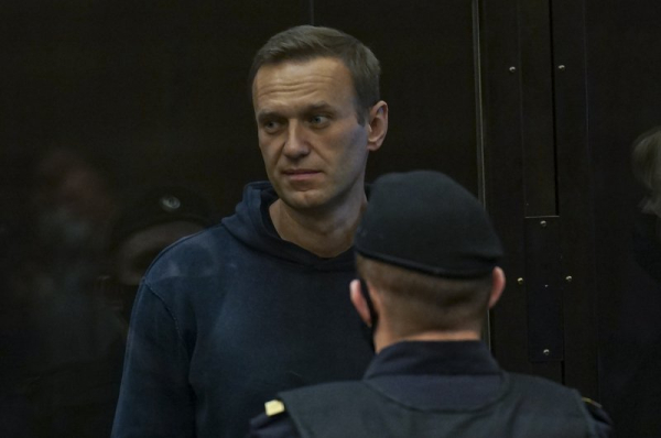 Russian dissident Alexei Navalny forcibly removed from prison cell after protest