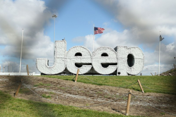 Unifor calls for Canadian autoworkers to strike against Stellantis