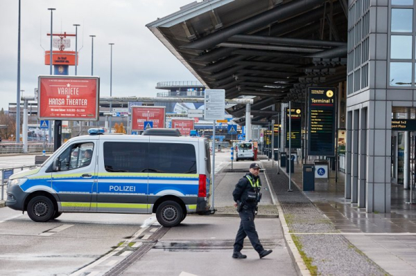 18-hour armed standoff at Hamburg Airport ends peacefully, child uninjured
