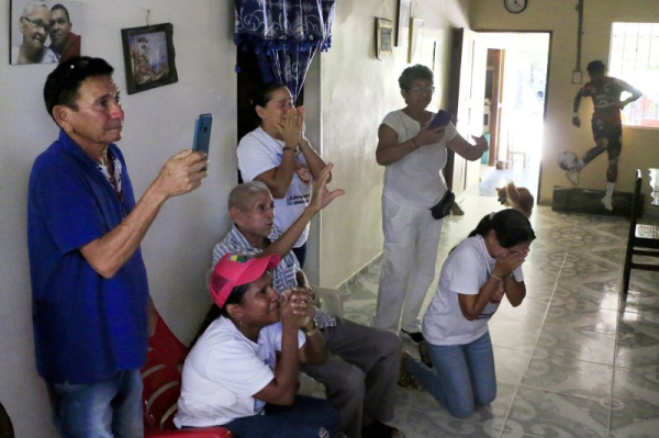 Colombian kidnappers release father of U.K. footballer Luis Diaz Colombian kidnappers release father of U.K. footballer Luis Diaz