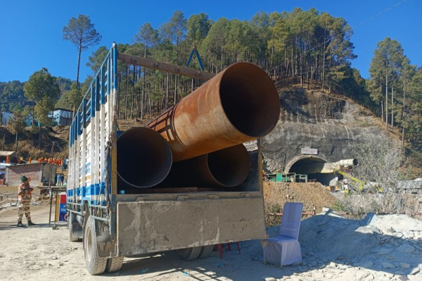 Indian rescue crews get closer to trapped construction workers Indian rescue crews get closer to trapped construction workers