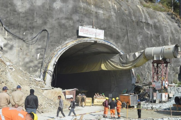 New debris slows tunnel collapse rescue efforts in India; workers become ill