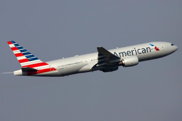 American Airlines jetliner makes stomach-turning landing in London