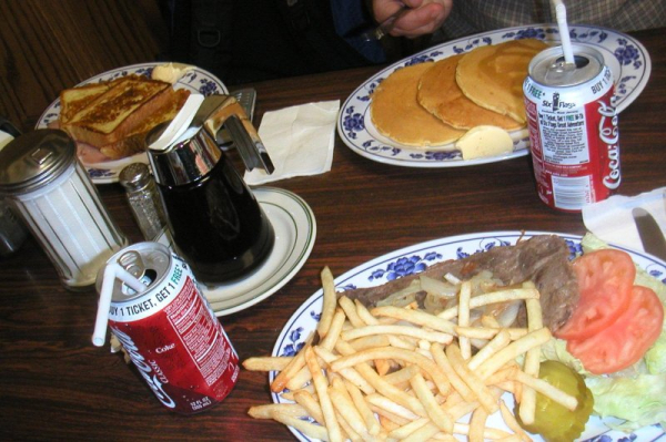 Food stuck in your throat?  Sipping cola won't help, study indicates