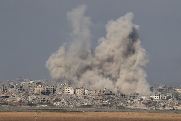 Israel continues push into Gaza, where rockets launch to target Tel Aviv