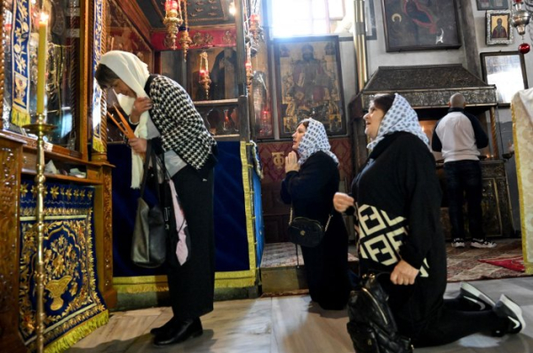 Pope calls on world to say 'yes to peace' in Christmas Day message