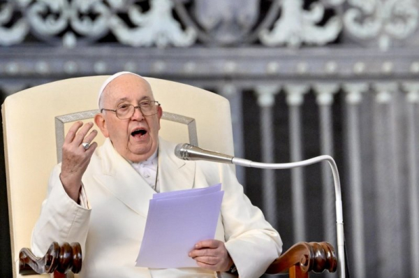Pope Francis calls for binding treaty to regulate AI