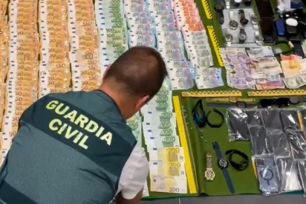 Spanish police arrest airport workers for stealing from travelers' luggage