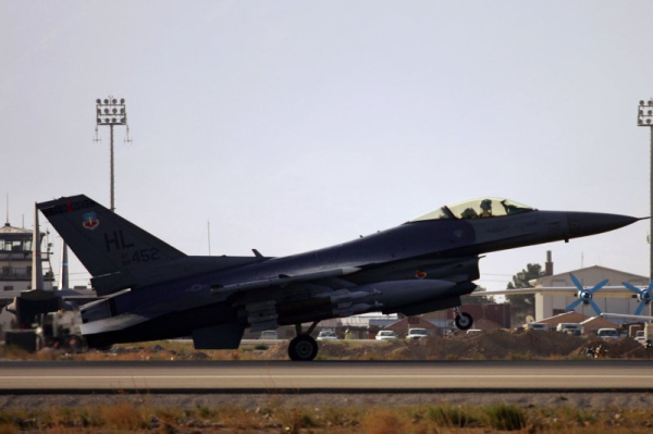 U.S. pilot ejects as F-16 crashes off South Korean coast U.S. pilot ejects as F-16 crashes off South Korean coast