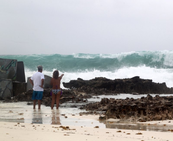 4 dead, including 10-year-old, after tourist boat sinks near Cancun
