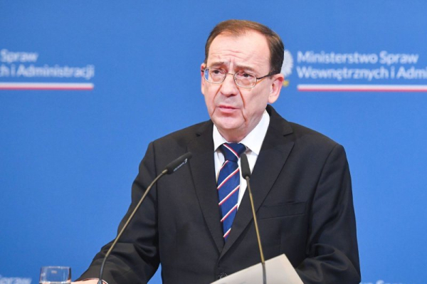 Polish police arrest two former ministers in presidential palace