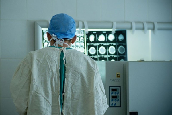 Brain adapts to compensate for age-related decline, study shows