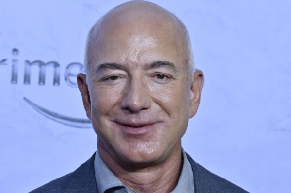 Jeff Bezos dethrones Elon Musk to become world's richest person Jeff Bezos dethrones Elon Musk to become world's richest person
