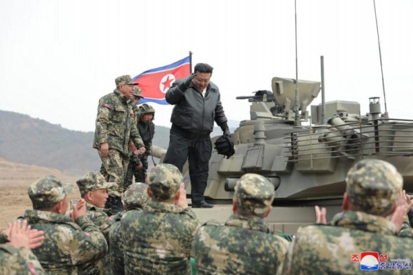 Kim Jong Un test-drives North Korea's new battle tank Kim Jong Un test-drives North Korea's new battle tank