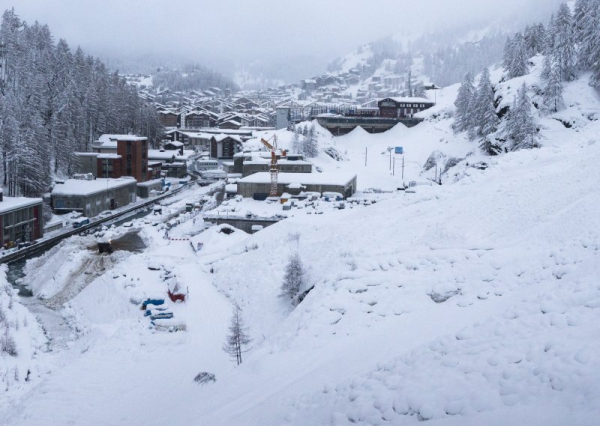 Search continues for skier after bodies of 5 companions found in Swiss Alps