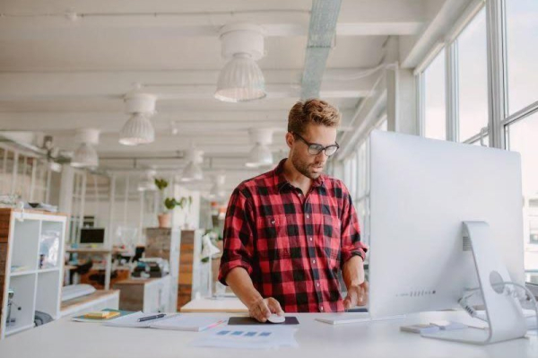 Desks that require standing, moving may boost reasoning
