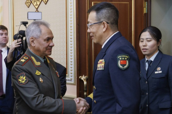 Russian, Chinese defense ministers tout close bilateral ties during meeting