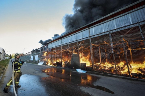 2 people killed by Russian bombing of Ukrainian supermarket