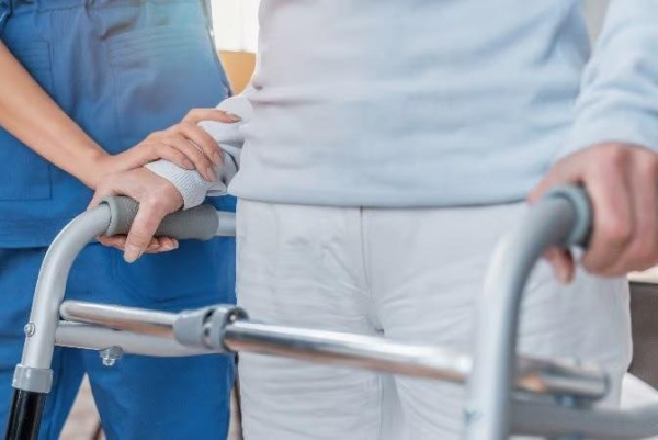 Expert shares what to expect after hip replacement surgery