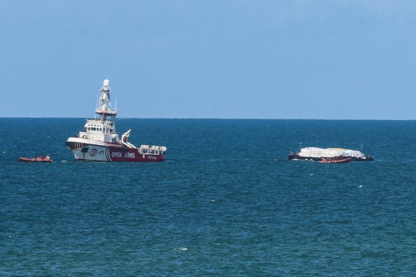 High winds temporarily halt Gaza pier construction High winds temporarily halt Gaza pier construction