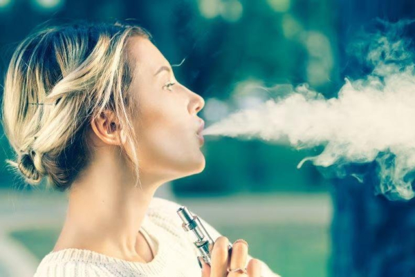 Lung cancer risks remain high for smokers who switch to vaping