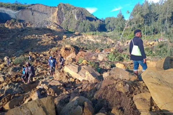 Papua New Guinea landslide kills an estimated 100 people