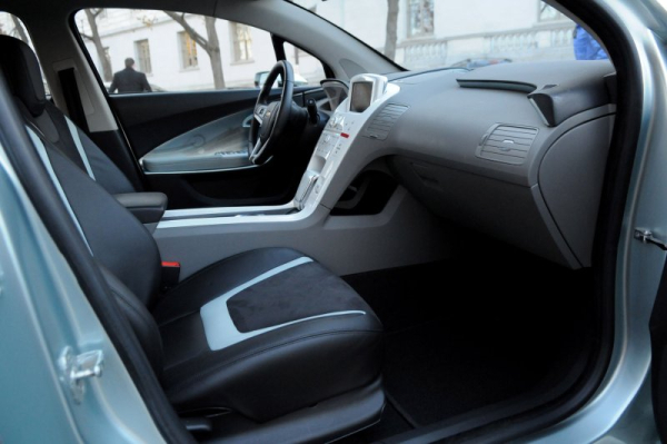 Study: 'New car smell' could be toxic carcinogens released by flame retardants