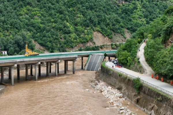 12 dead, 31 missing after highway bridge collapses in Shaanxi, China