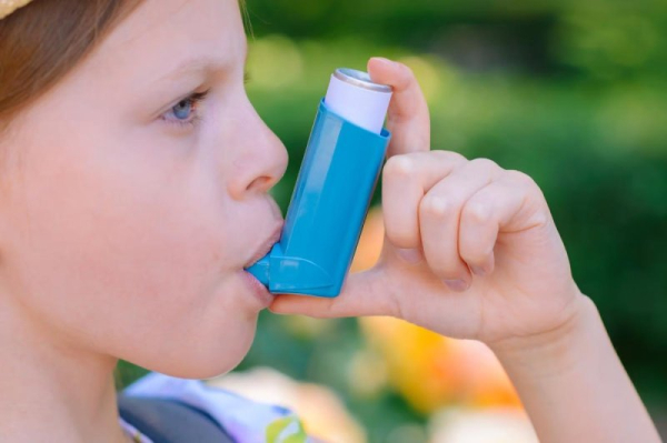 Early antibiotic use may raise risk of asthma in kids