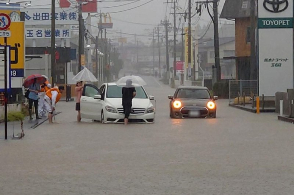 3 dead, 82 injured as Typhoon Shanshan makes landfall in Japan