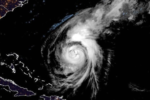 Forecasters warn Bermuda to prepare for Hurricane Ernesto's arrival