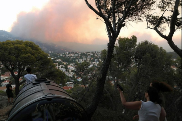 Greece orders evacuations for thousands as wildfires turn deadly, burn 24,000 acres Greece orders evacuations for thousands as wildfires turn deadly, burn 24,000 acres