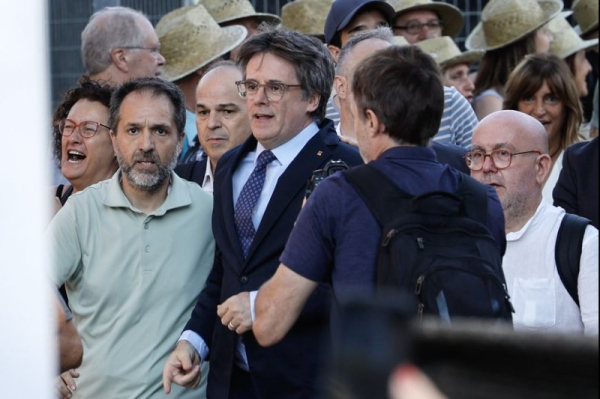 Manhunt on in Spain for fugitive Catalan separatist leader Puigdemont