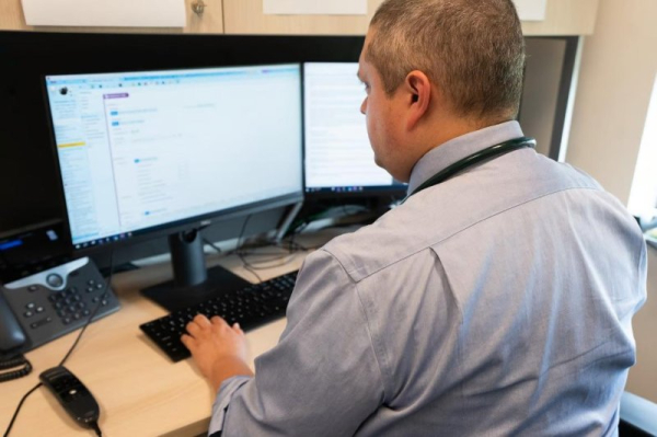 Poll shows Americans have mixed feelings about AI in healthcare