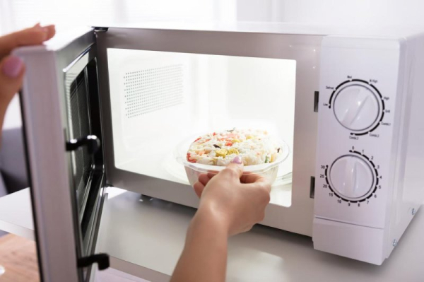 Researchers find hardy bacteria surviving in microwaves