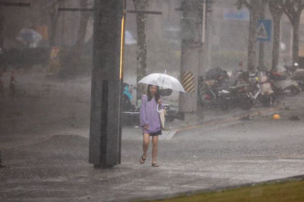 Authorities evacatuate more than 400,000 as Typhoon Bebinca shuts down Shanghai