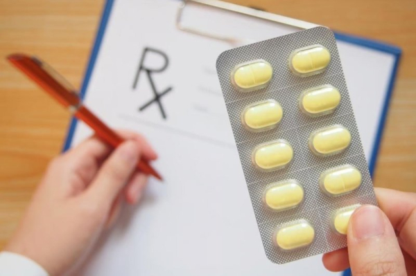 Many U.S. seniors skip meds due to cost of prescriptions