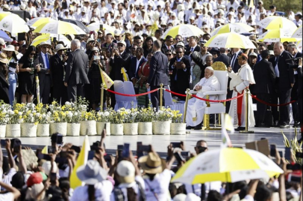 Pope Francis draws crowd of 600,000 for mass in Timor-Leste