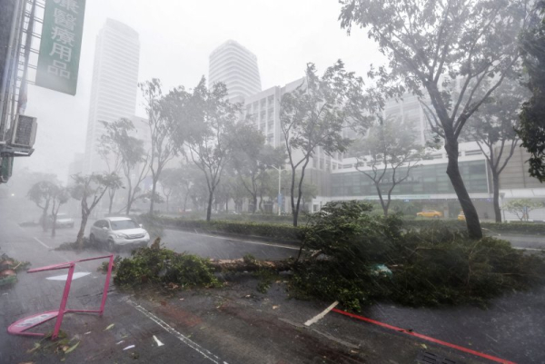 2 killed, more than 100 injured as Typhoon Krathon slams into southern Taiwan