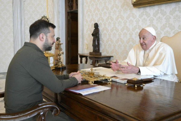 Ukrainian President Volodymyr Zelensky, Pope Francis meet at Vatican