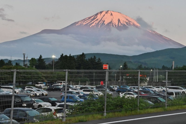 First snow of winter arrives on Japan's Mount Fuji five weeks late
