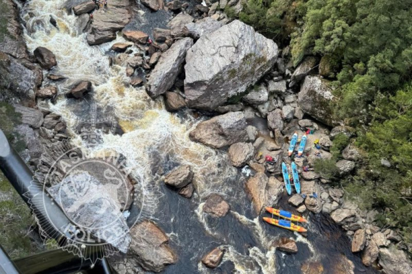 Stuck 20 hours, kayaking tourist's leg amputated during rescue in Australia