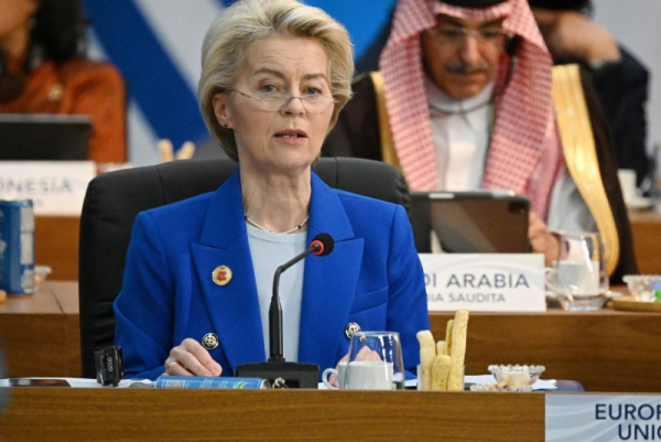 European Commission signs free-trade agreement with South American countries European Commission signs free-trade agreement with South American countries